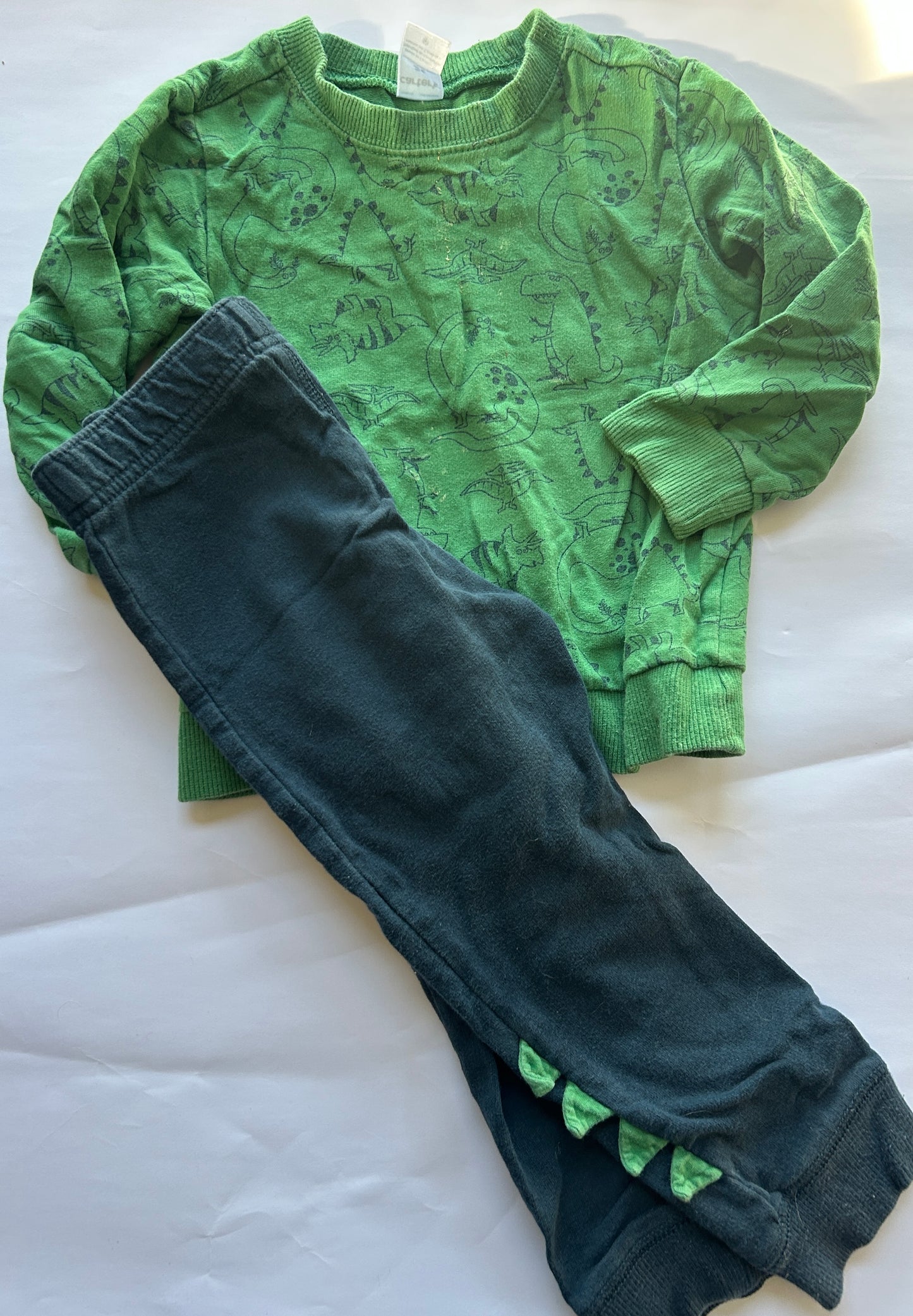 Seller 35 boys 24 month Carter's outfit