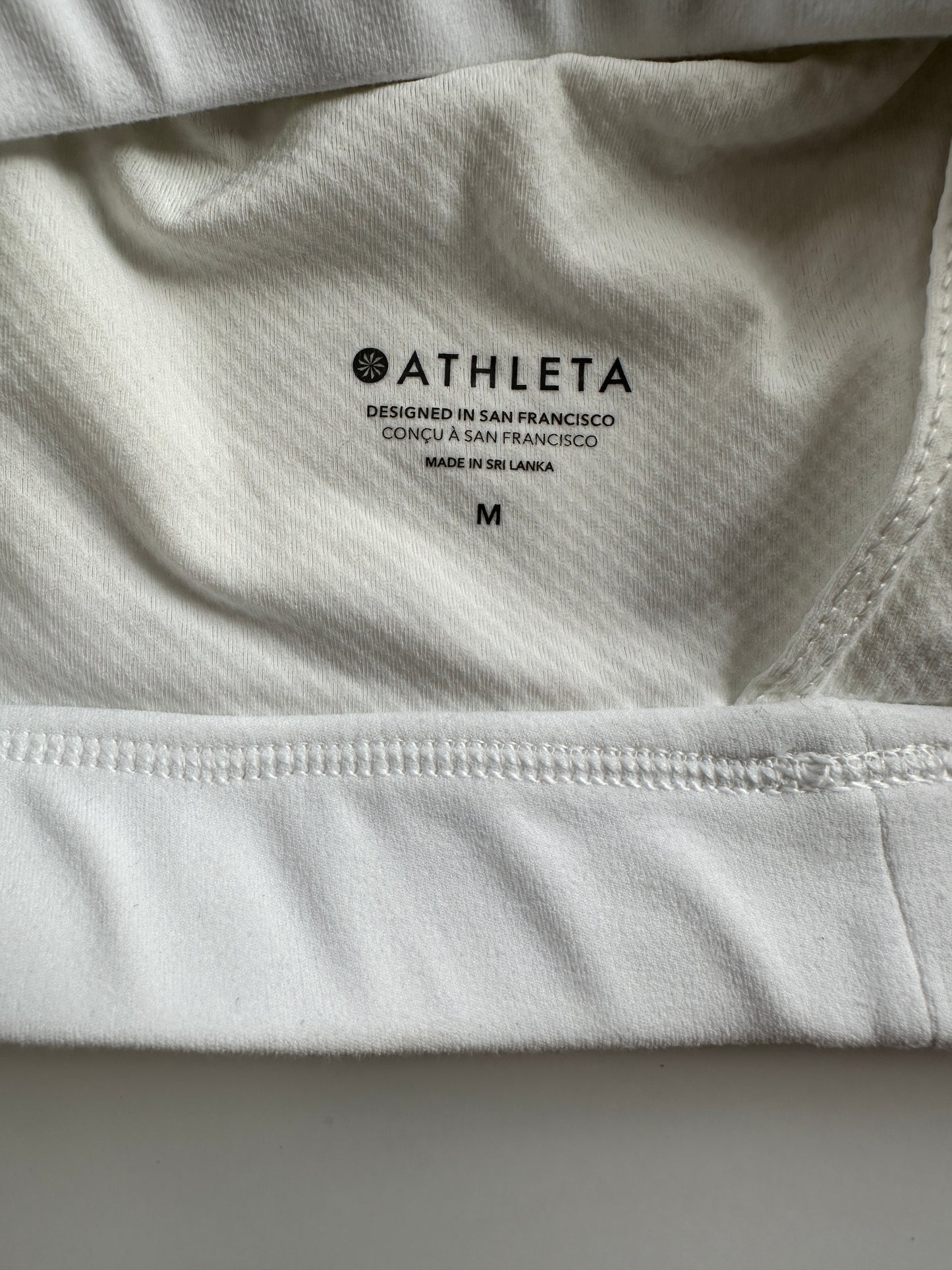 Athleta Women’s Exhale Sports Bra D-DD+ Medium, white worn a few times
