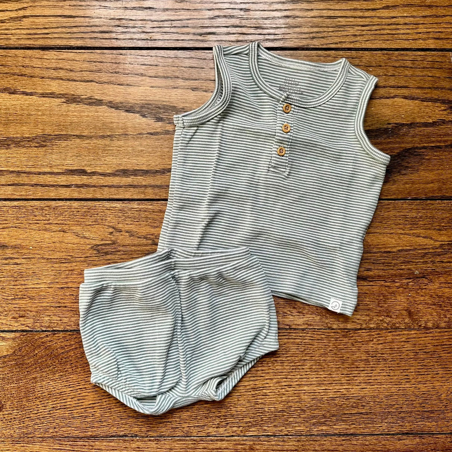 #95 EUC Boys Little Planet Green Striped Tank Outfit, size 9 months