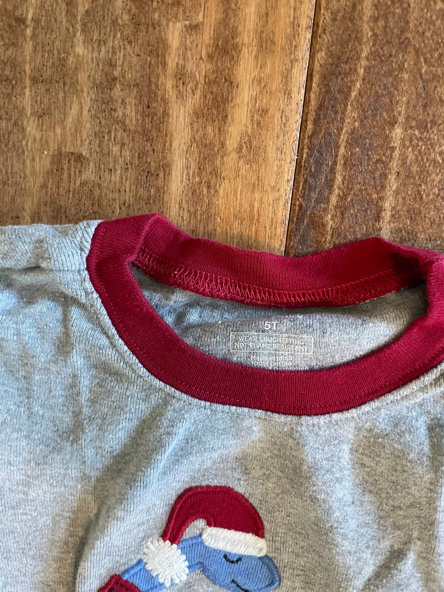 #199 REDUCED boys Gymboree Dino Christmas pajamas size 5 EUC