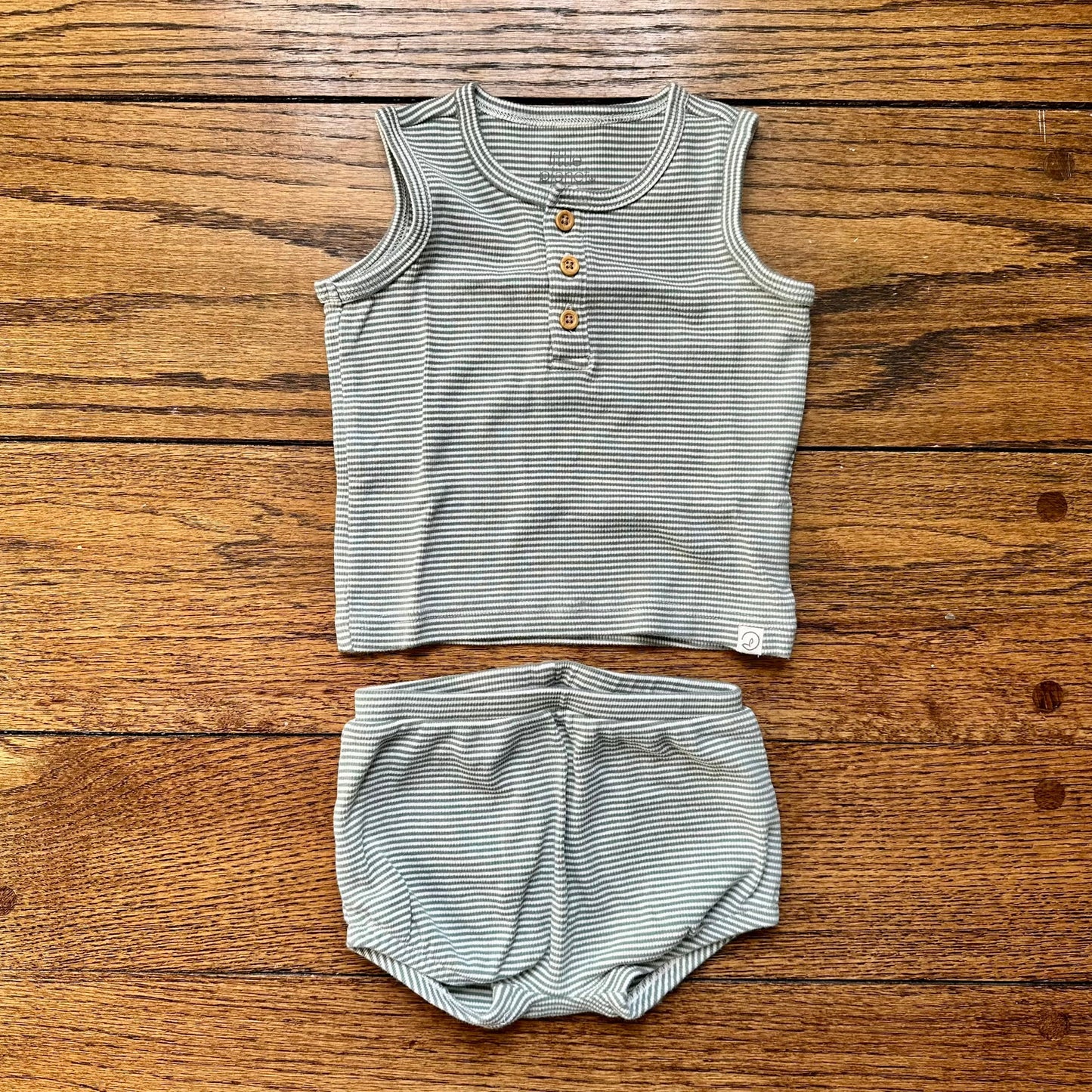 #95 EUC Boys Little Planet Green Striped Tank Outfit, size 9 months