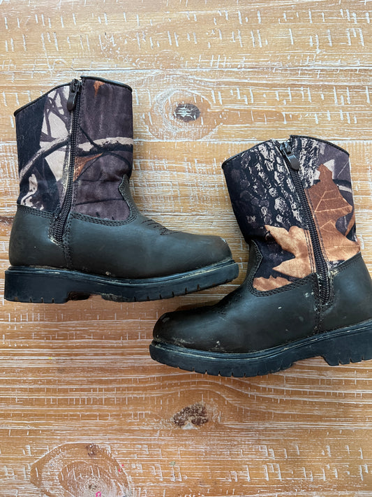 Seller #159 little boy camo boots sz 11