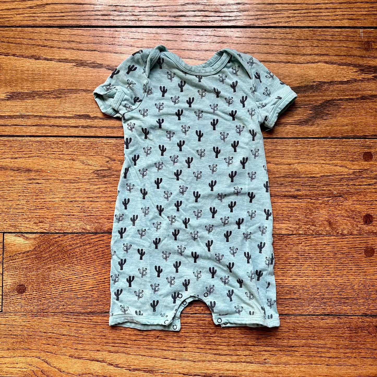 #95 GUC Boys Teal Cactus Short Sleeve Romper, size 18 months