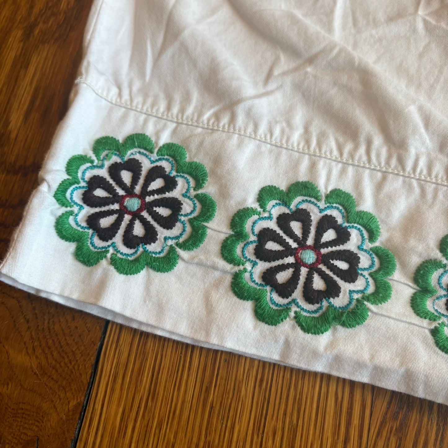 Seller 98 Girls 3T BabyGap White Embroidered Dress