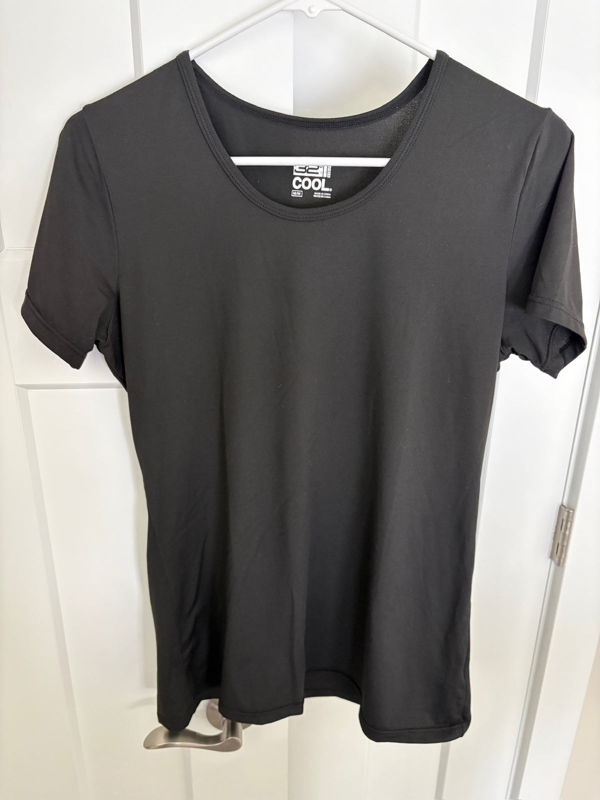 Seller #105 - Women's Medium Black 32 Degrees Athletic Shirt VGUC