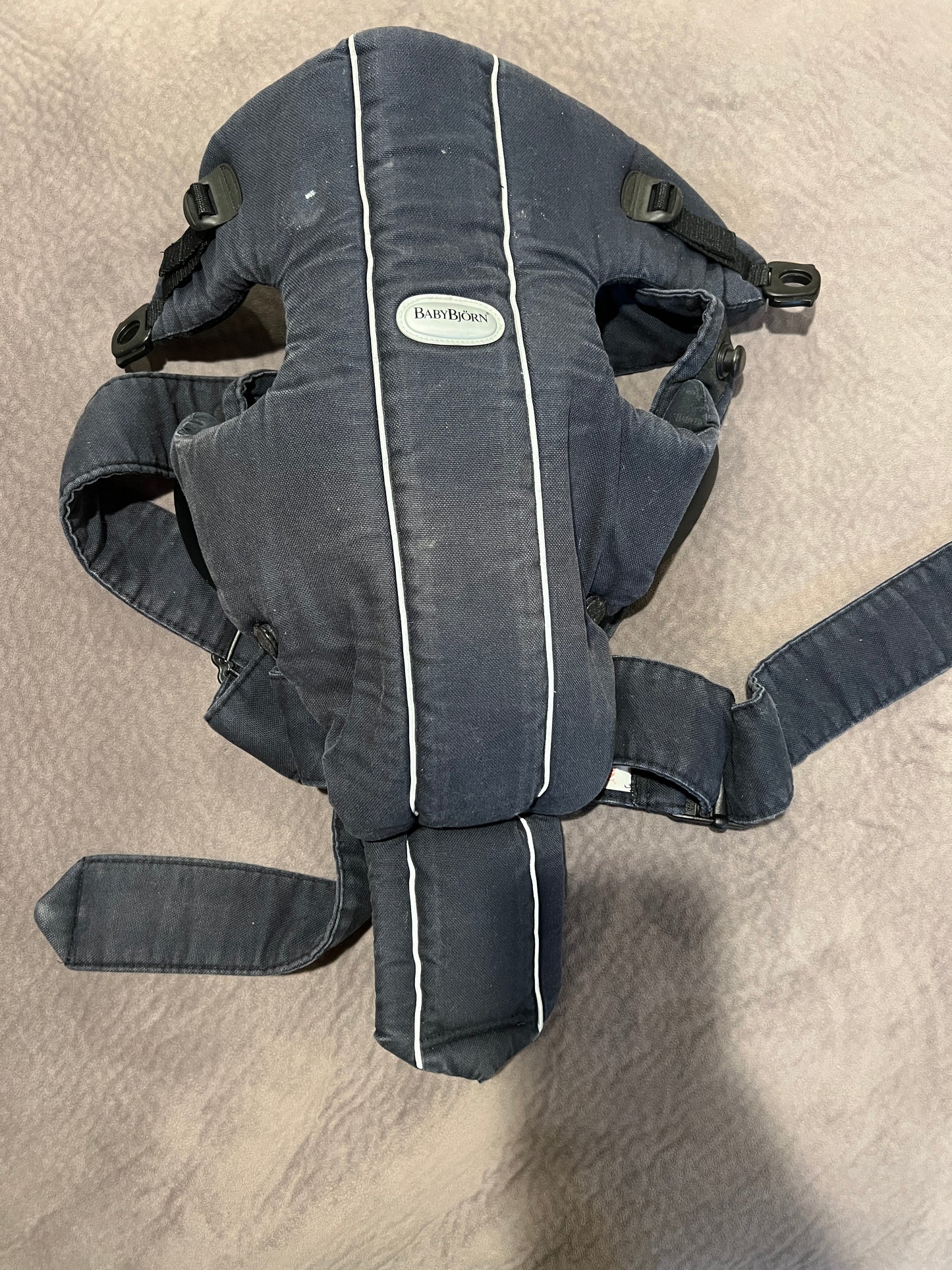 #98B - Infantino Baby Carrier (8lbs - 32 lbs)