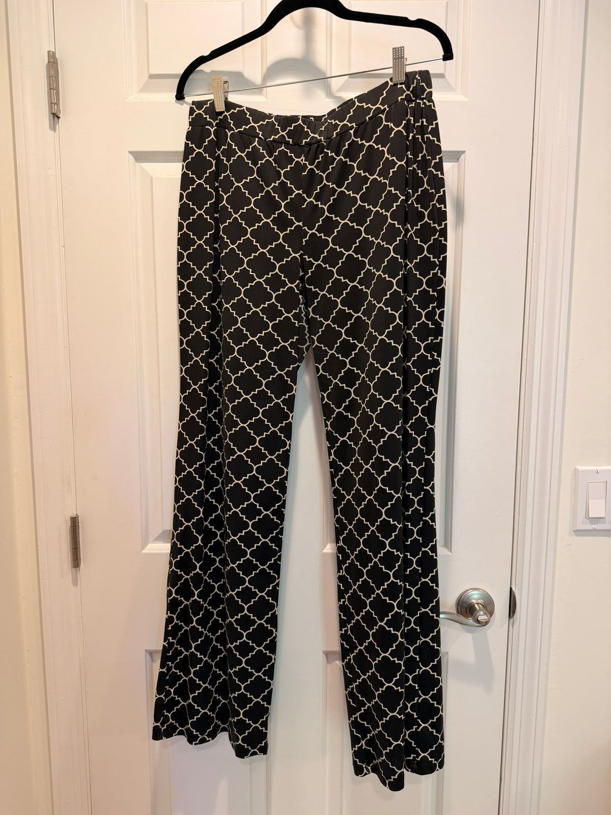 #85 Katherine Way Black & Cream Trellis Pull-on pants, Women's M