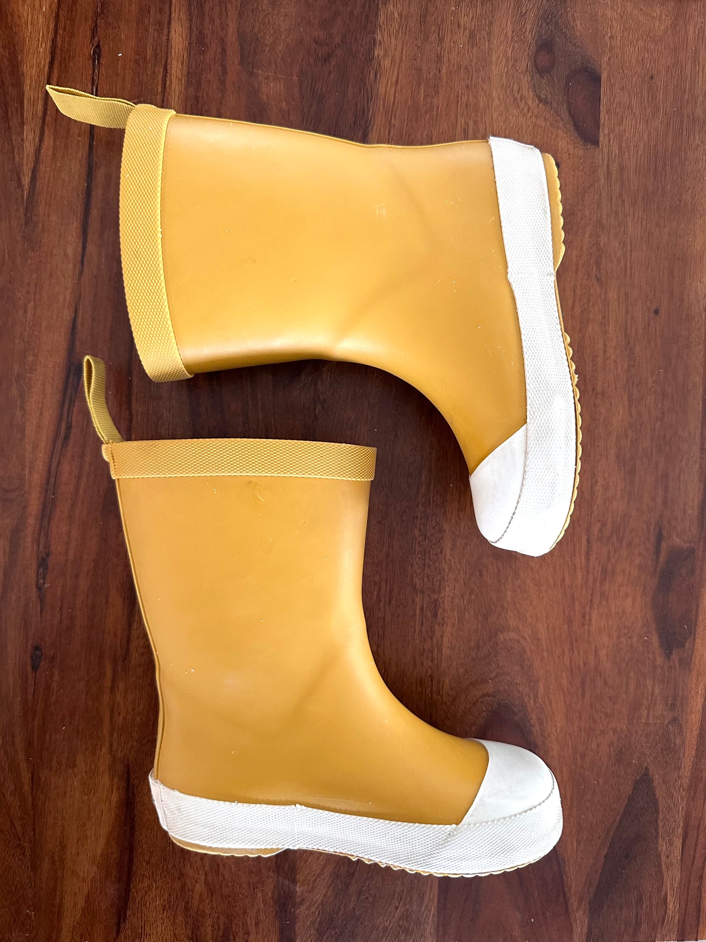 #30 Pehr Rain Boots - sz 11 GUC