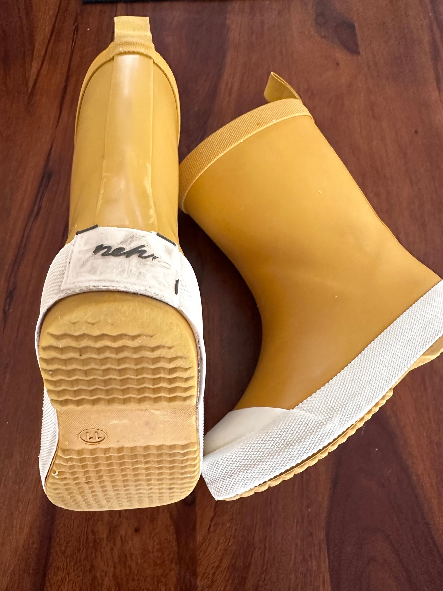 #30 Pehr Rain Boots - sz 11 GUC