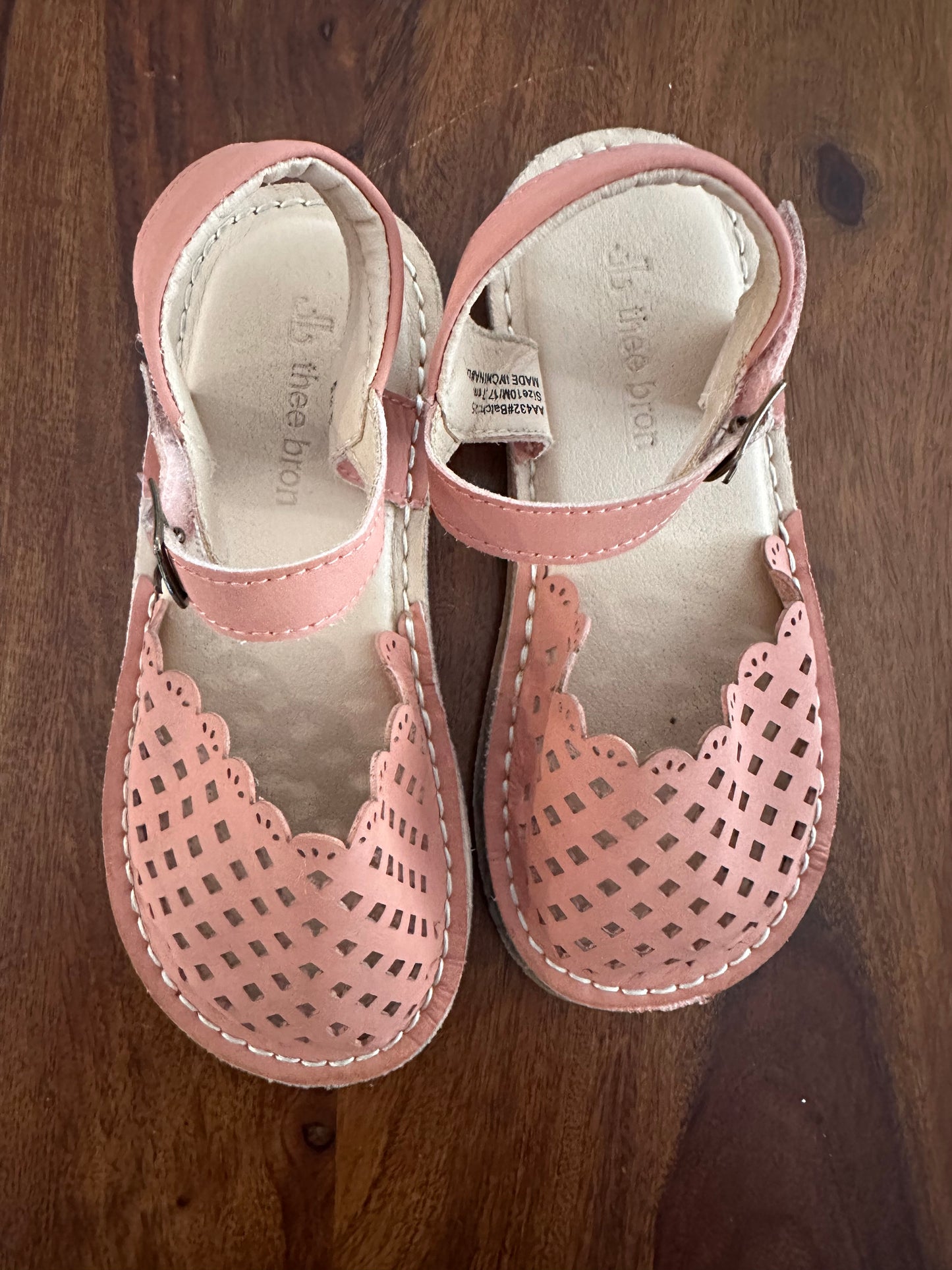 #30 Girls Sandals - Thee Bron - sz 10 EUC