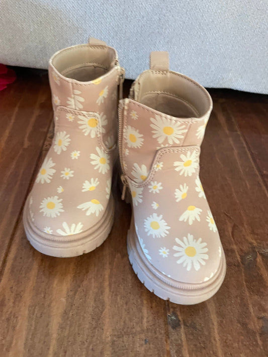 #199 REDUCED girls cat and Jack pink flower boots size 6 GUC