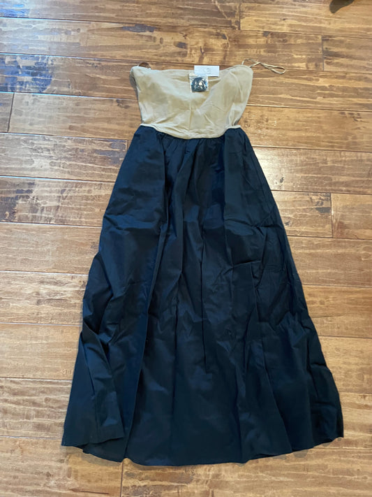 #199 REDUCED Women’s GAP tan black dress size small NWT
