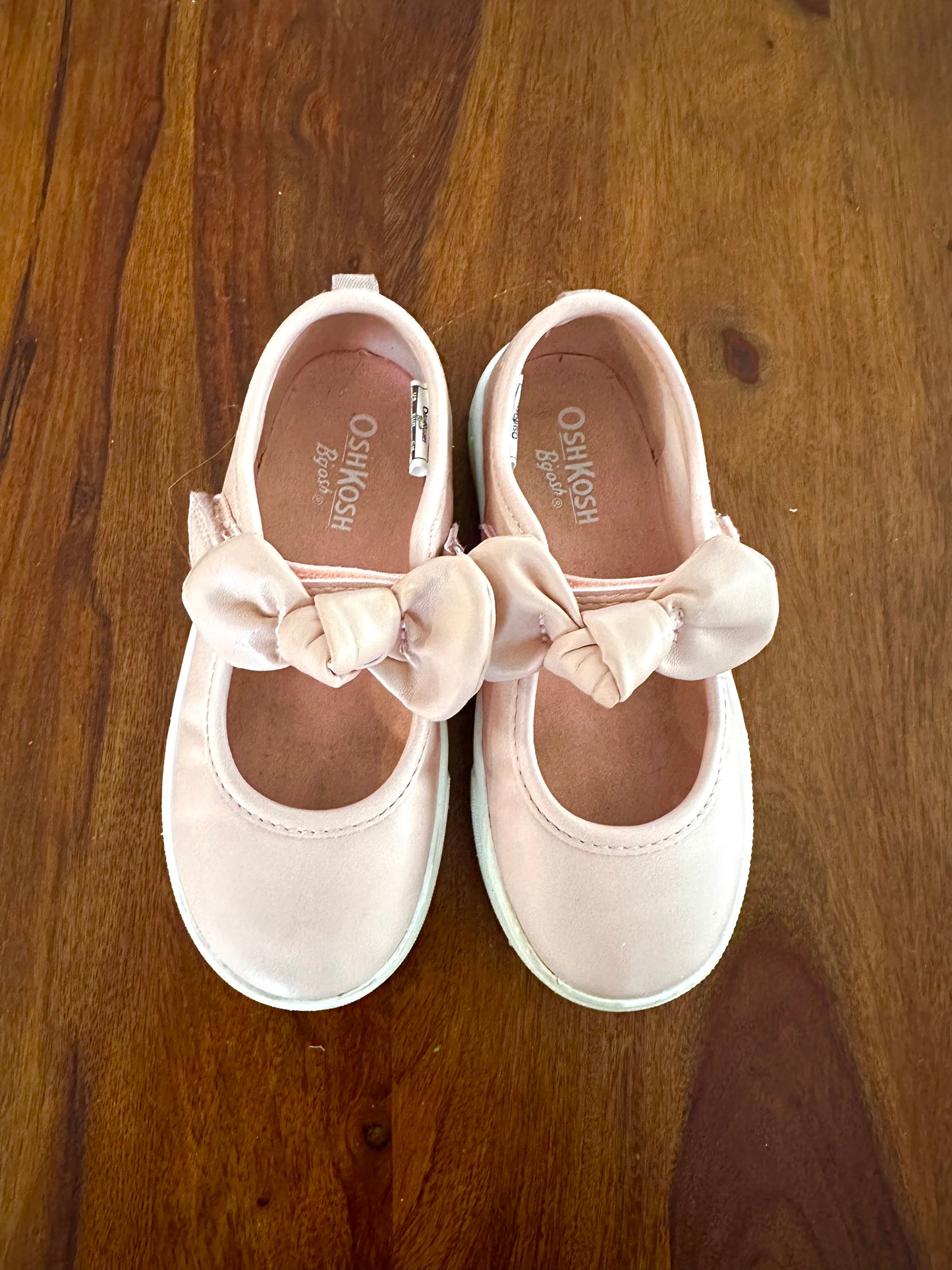 #30 Girls Bow Mary Jane Sneakers - size 10 - EUC