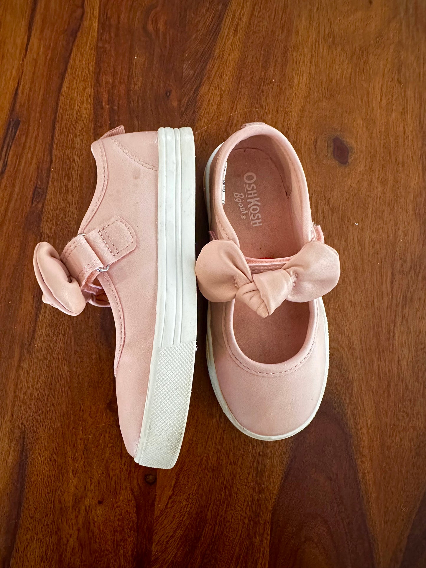 #30 Girls Bow Mary Jane Sneakers - size 10 - EUC