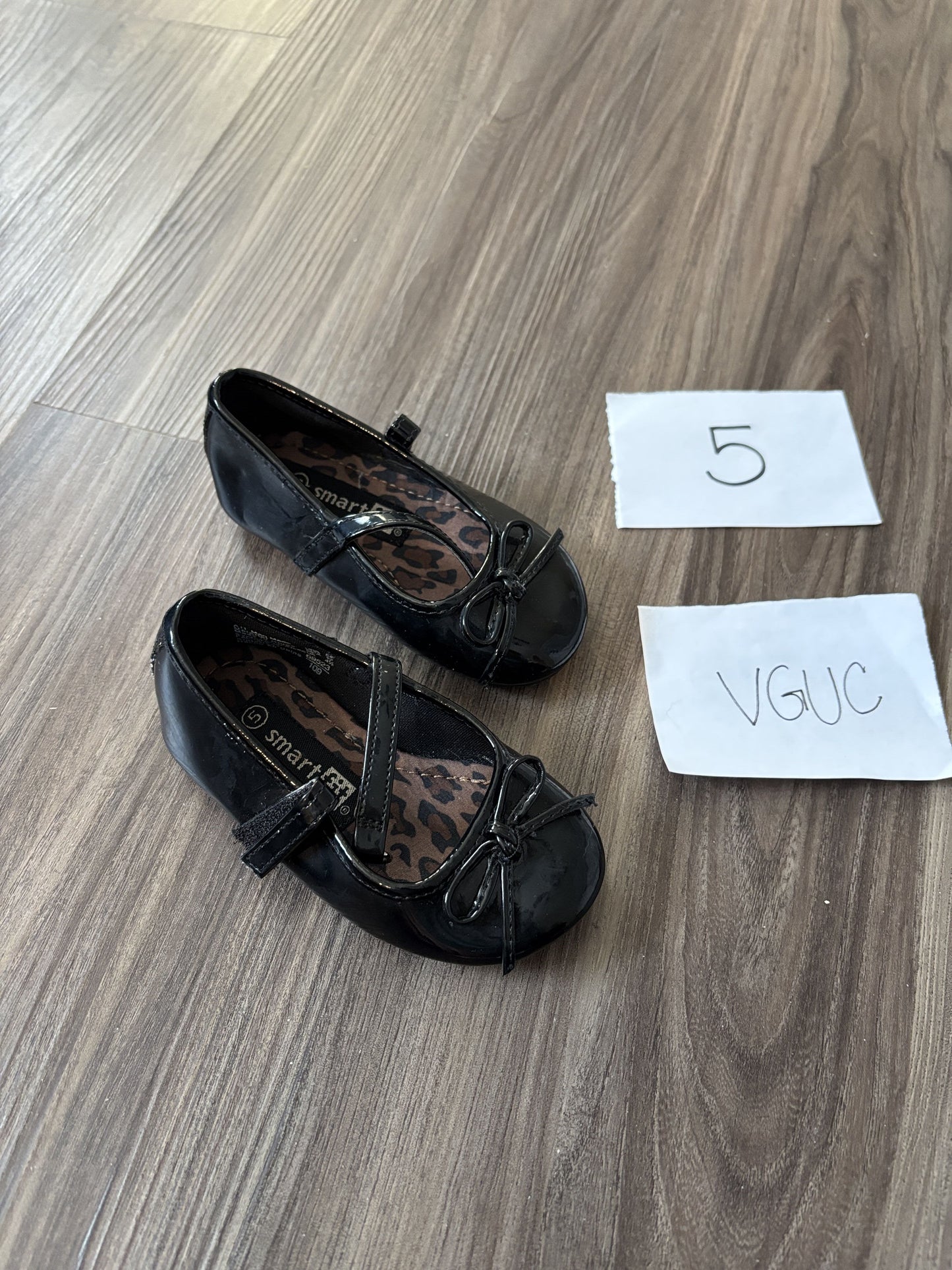 #77 - 5T Shoe - VGUC Black Slip On