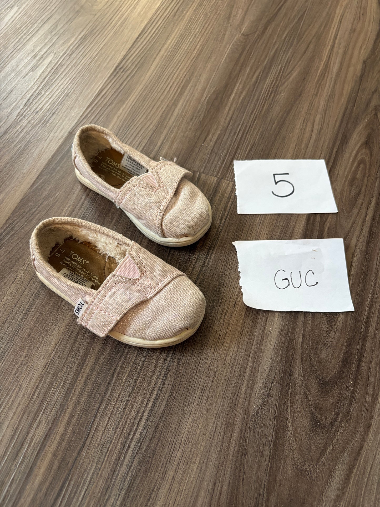 #138 - 5 - GUC Toms - Light Pink Flats (fur lined) - PU 45236