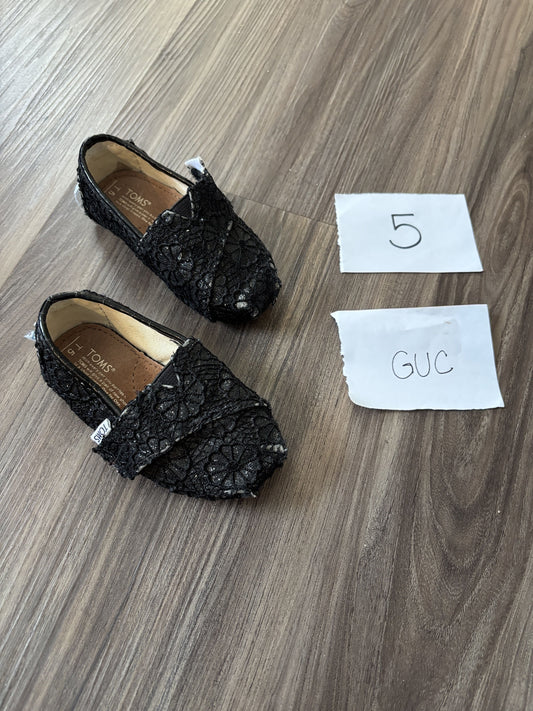#77 - 5T Shoe - GUC Toms - Black Slip On Shoes