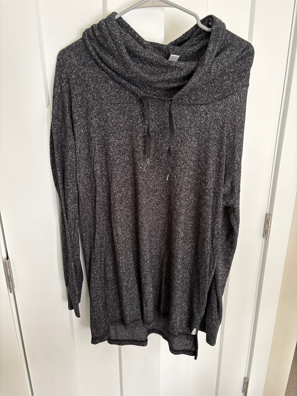 Seller #105 -  Small Motherhood Maternity Heather Black Pullover GUC