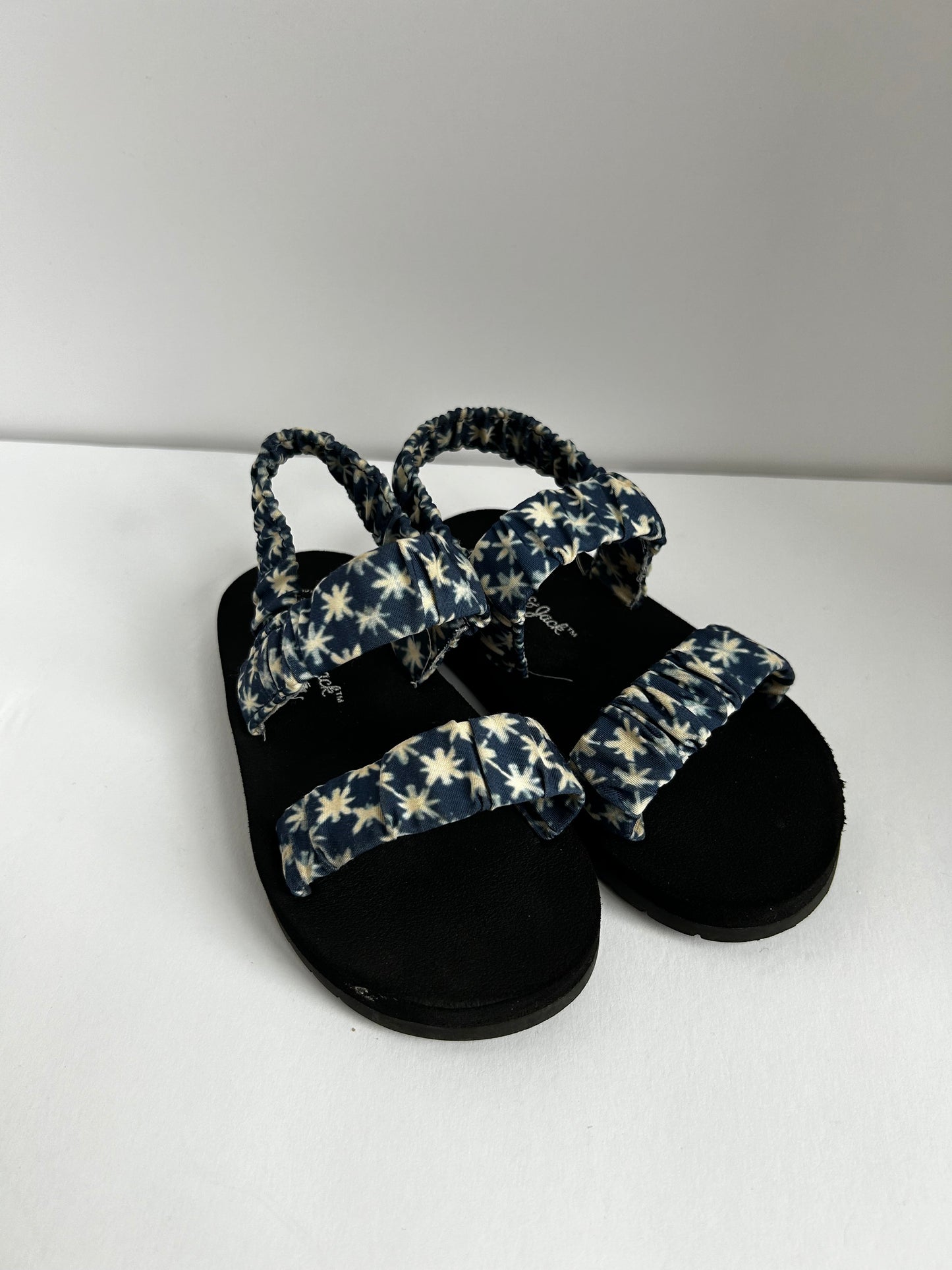 Size 8 Girls Cat & Jack Star Sandals