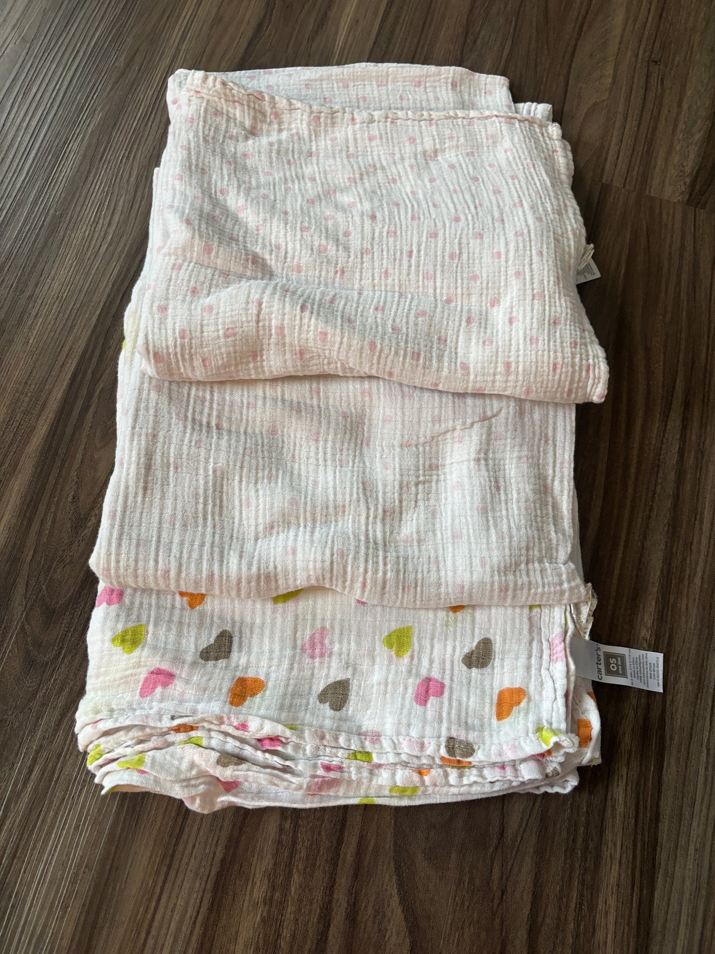 #138 - OS - GUC 3 Swaddles/Blankets (hearts + 2 polka dot) - PU 45236
