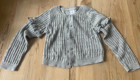 Seller 202 - Gap - grey sweater - size 4T