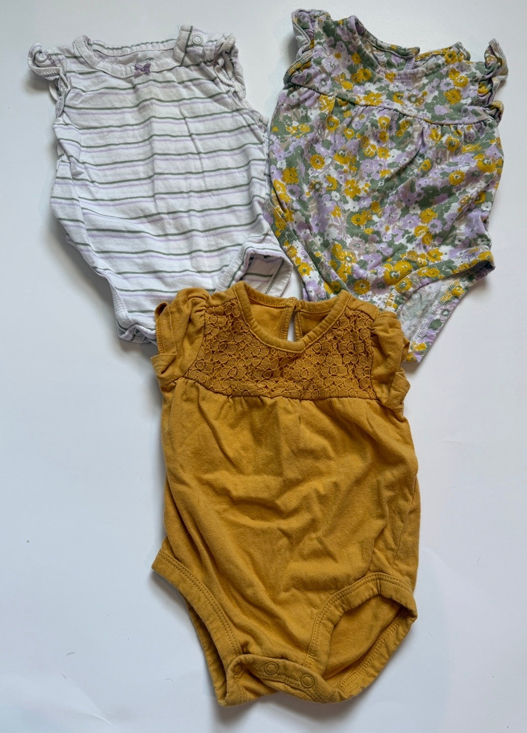 #116 Carters onesies bundle (3) girls 3 months