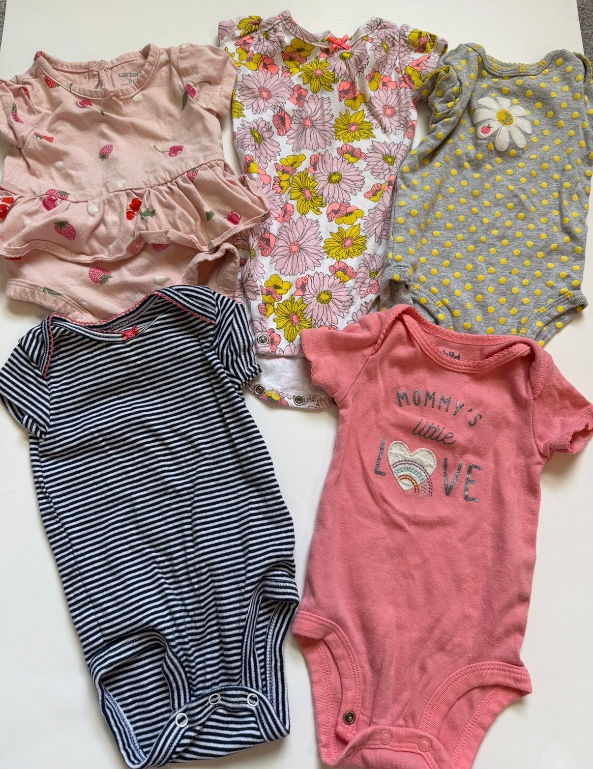 #116 Carter’s onesie bundle (5) girls 3 months