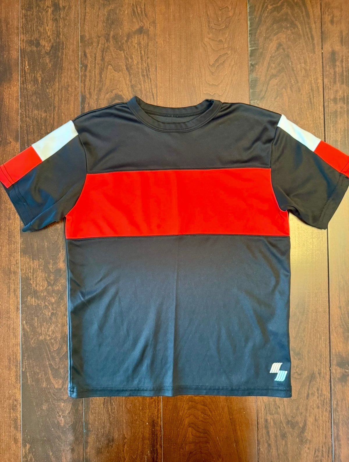 #28 Children’s Place Color Block Tshirt - Boys Small