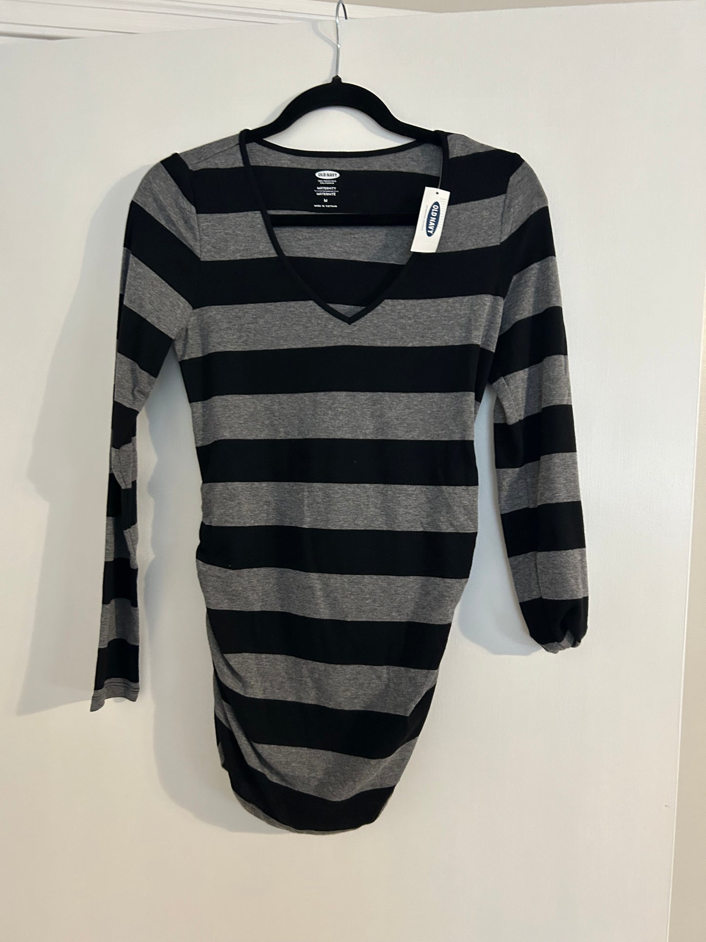#27 Old Navy Maternity NWT long sleeve tee (size M)