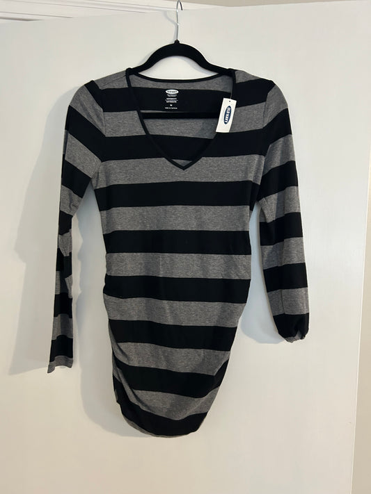 #27 Old Navy Maternity NWT long sleeve tee (size M)