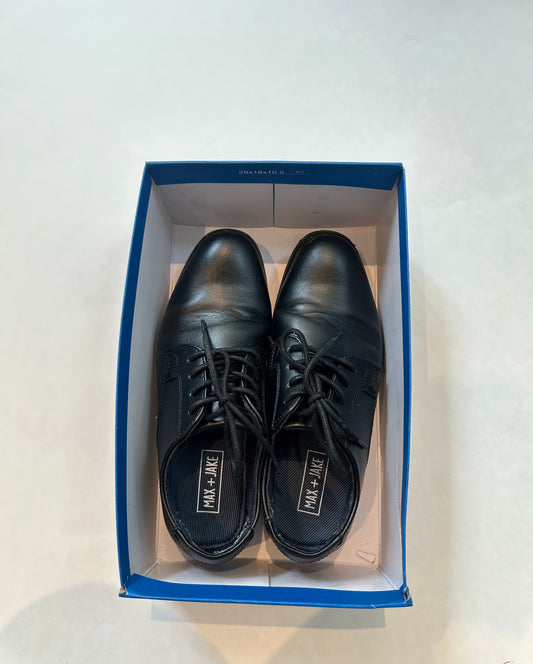 Boys size 4 M black leather dress shoes