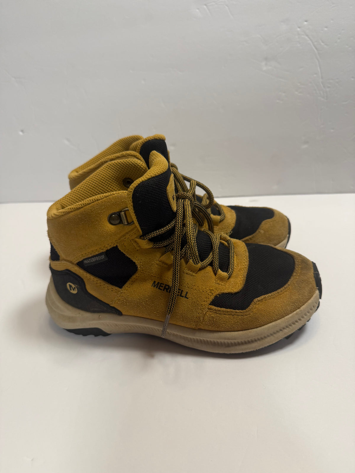 #141 Unisex Shoe 2M Merrell Mustard Hiking Boots