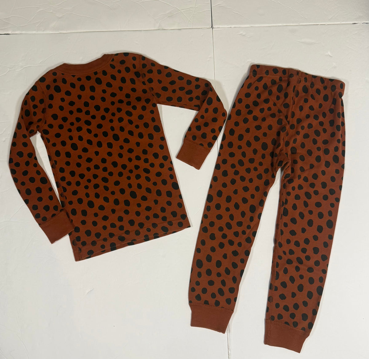 #141 Girls 100 (4) Hanna Andersson Leopard Pajamas Parent match available in medium