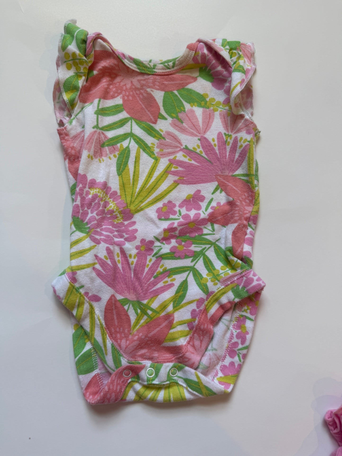 REDUCED #116 Bundles Baby Place summer pattern onesie and shorts bundle (5 onesies, 2 shorts) girls 6-9 months