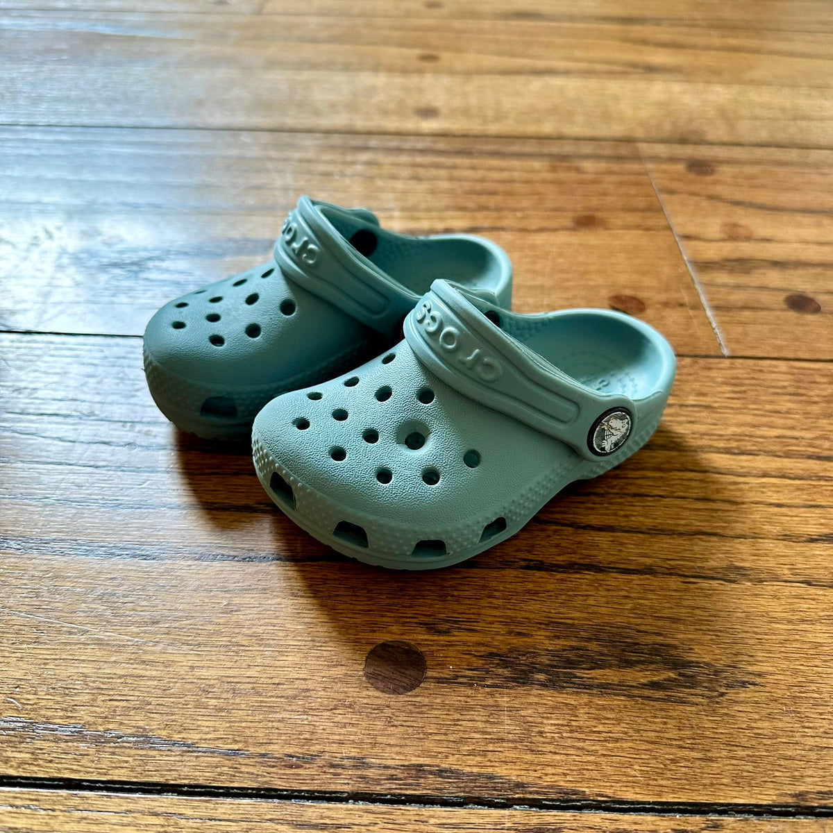 #113	EUC Boys Crocs, Color Pond, size 5