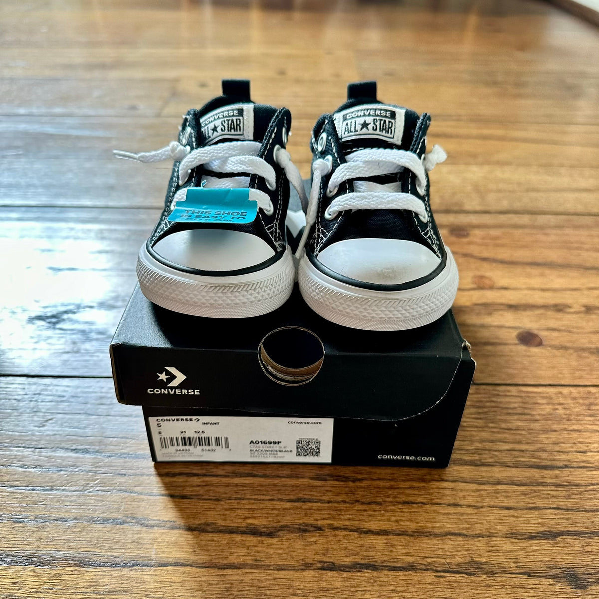 #113	NWT Boys Black Converse Shoes, size 5