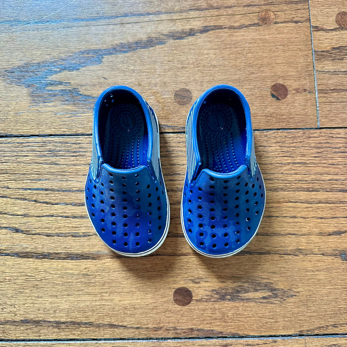 #113	EUC Boys Native Miles Navy Shoes, size 5
