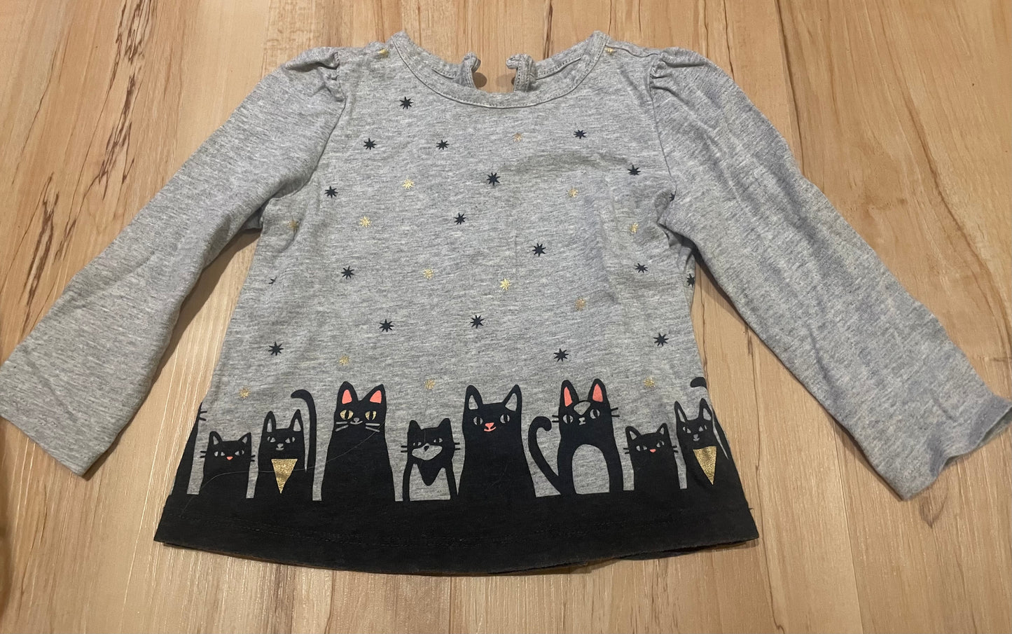 Seller 202 - Gao - cat top - size 12-18 mo