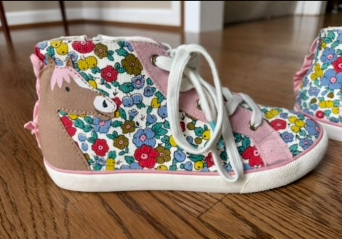 #30 girls boden floral print canvas shoe with horse applique, size 3.5
