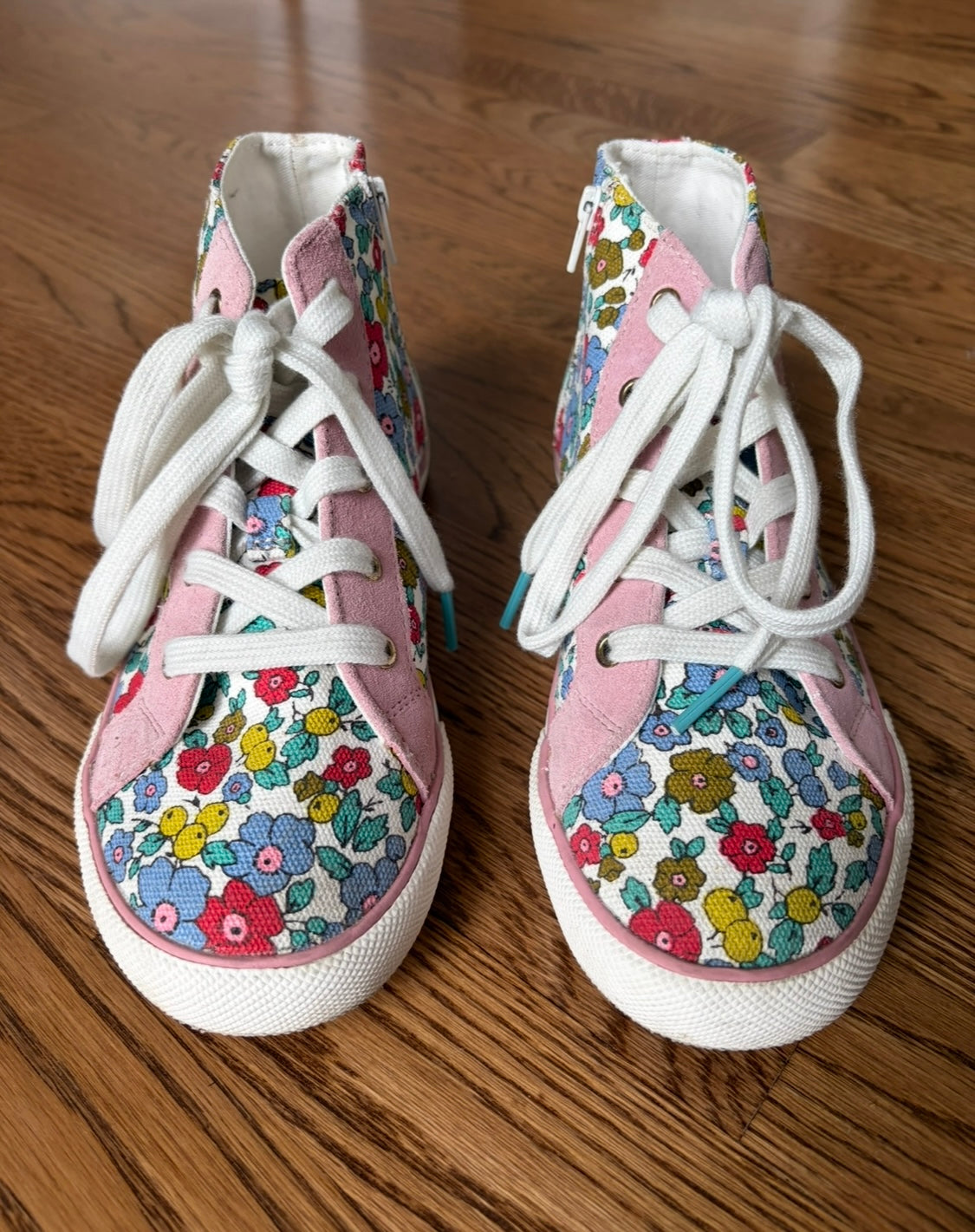 #30 girls boden floral print canvas shoe with horse applique, size 3.5