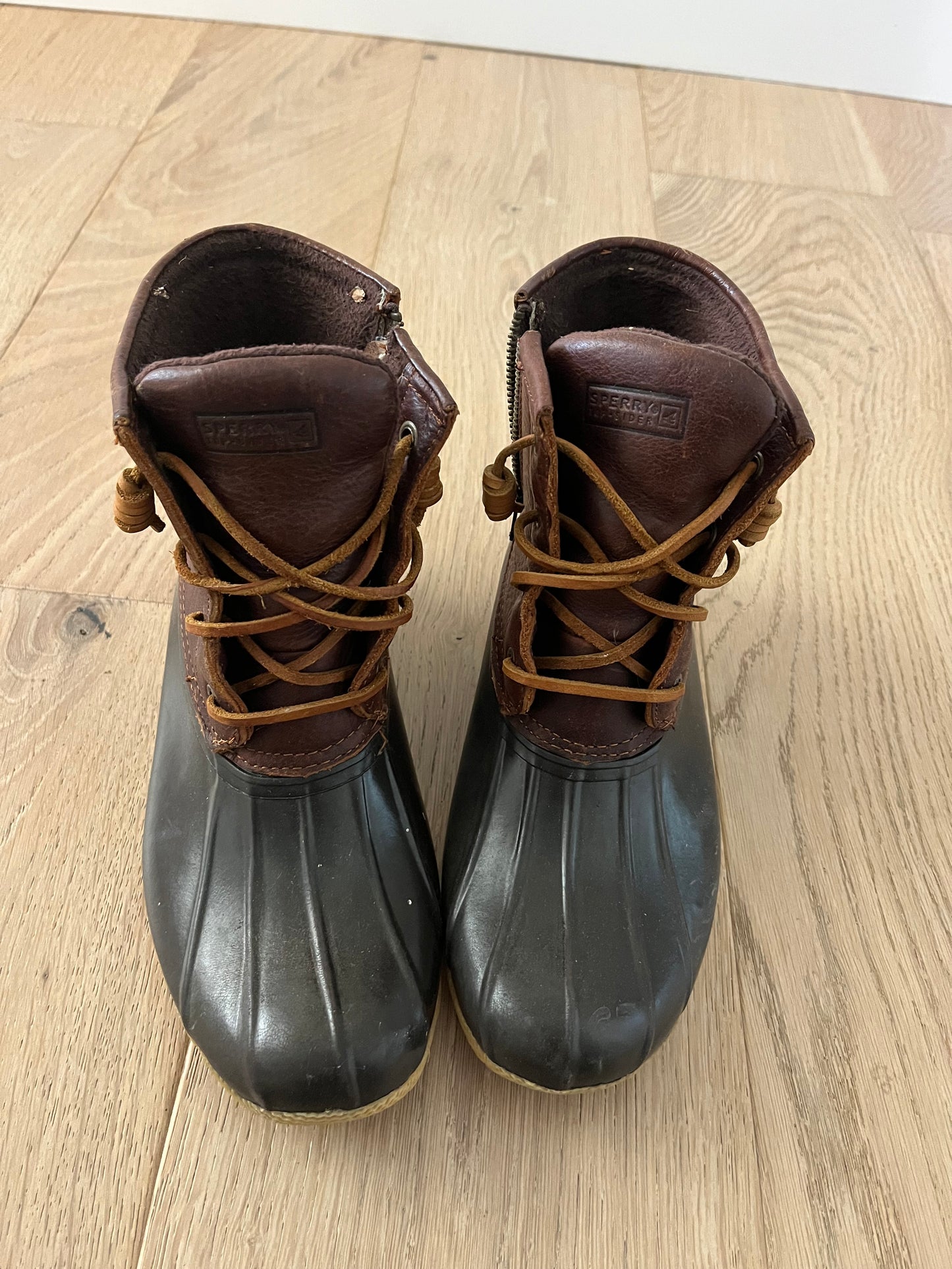 #110 Sperry Women's Size 8 Duck Boots