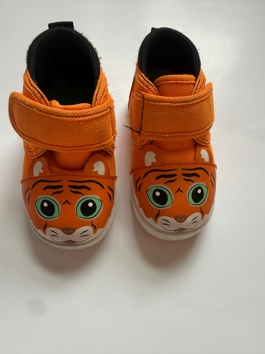 #116 Ikiki Tiger Squeaky shoes. Gender Neutral size 5c