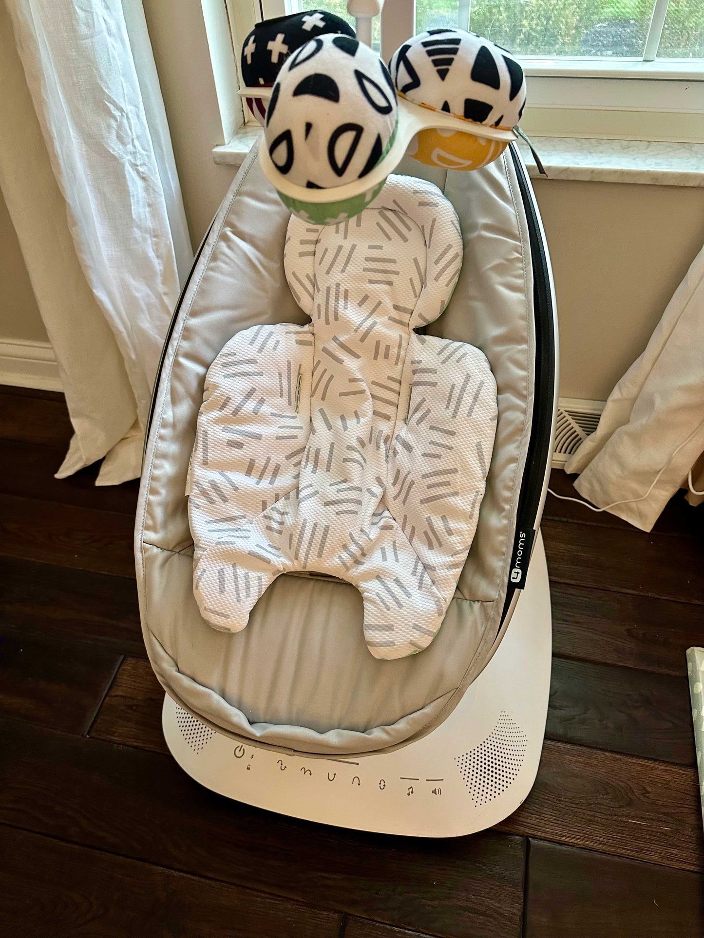 Seller #51: 4MOMS mamaRoo multi motion smart baby swing + newborn insert