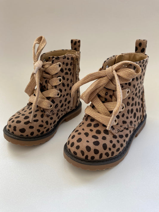 #117- Girls 5c, Cat & Jack leopard boots, EUC, *reduced*