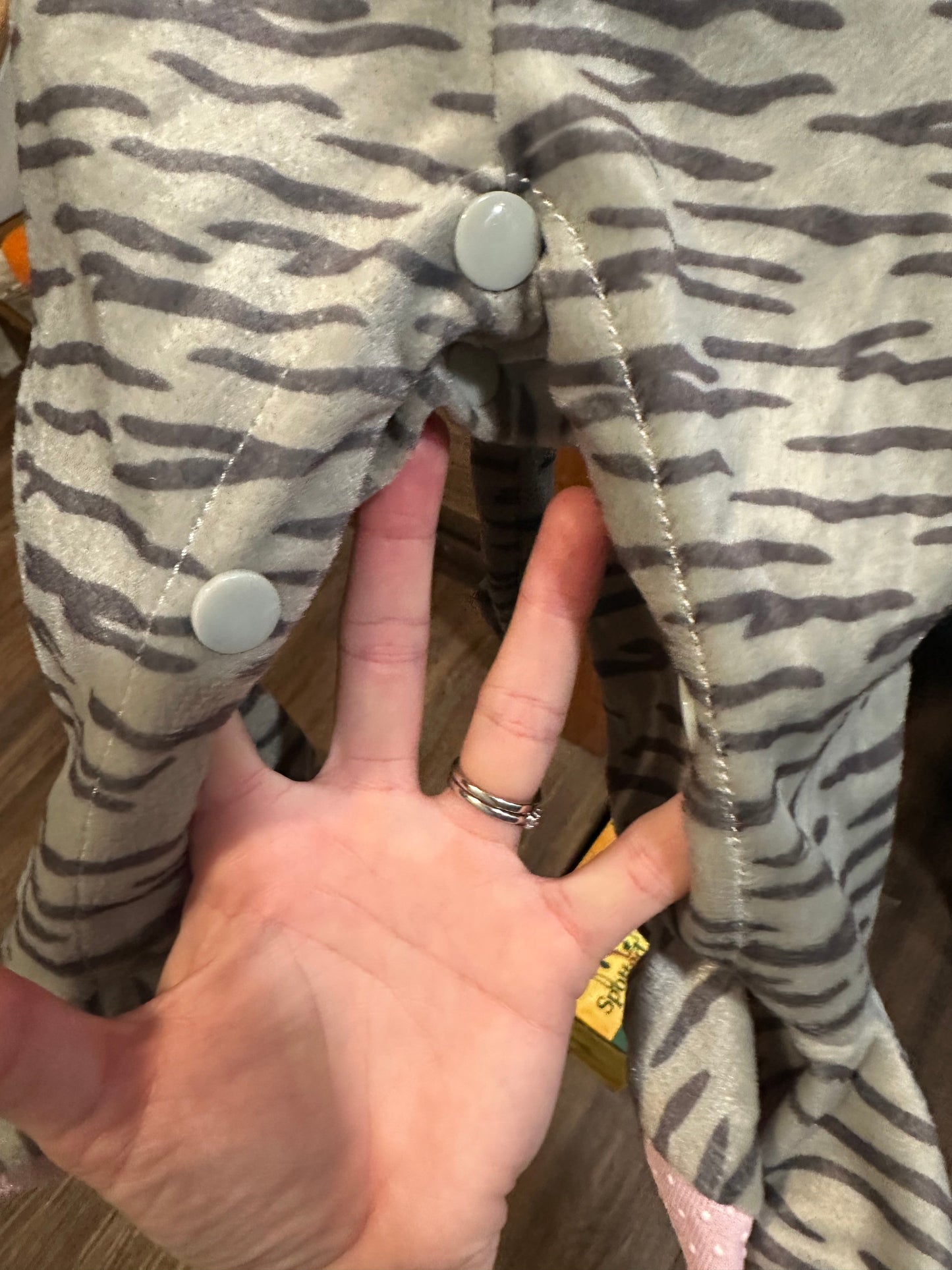 #24 size 18M cat costume