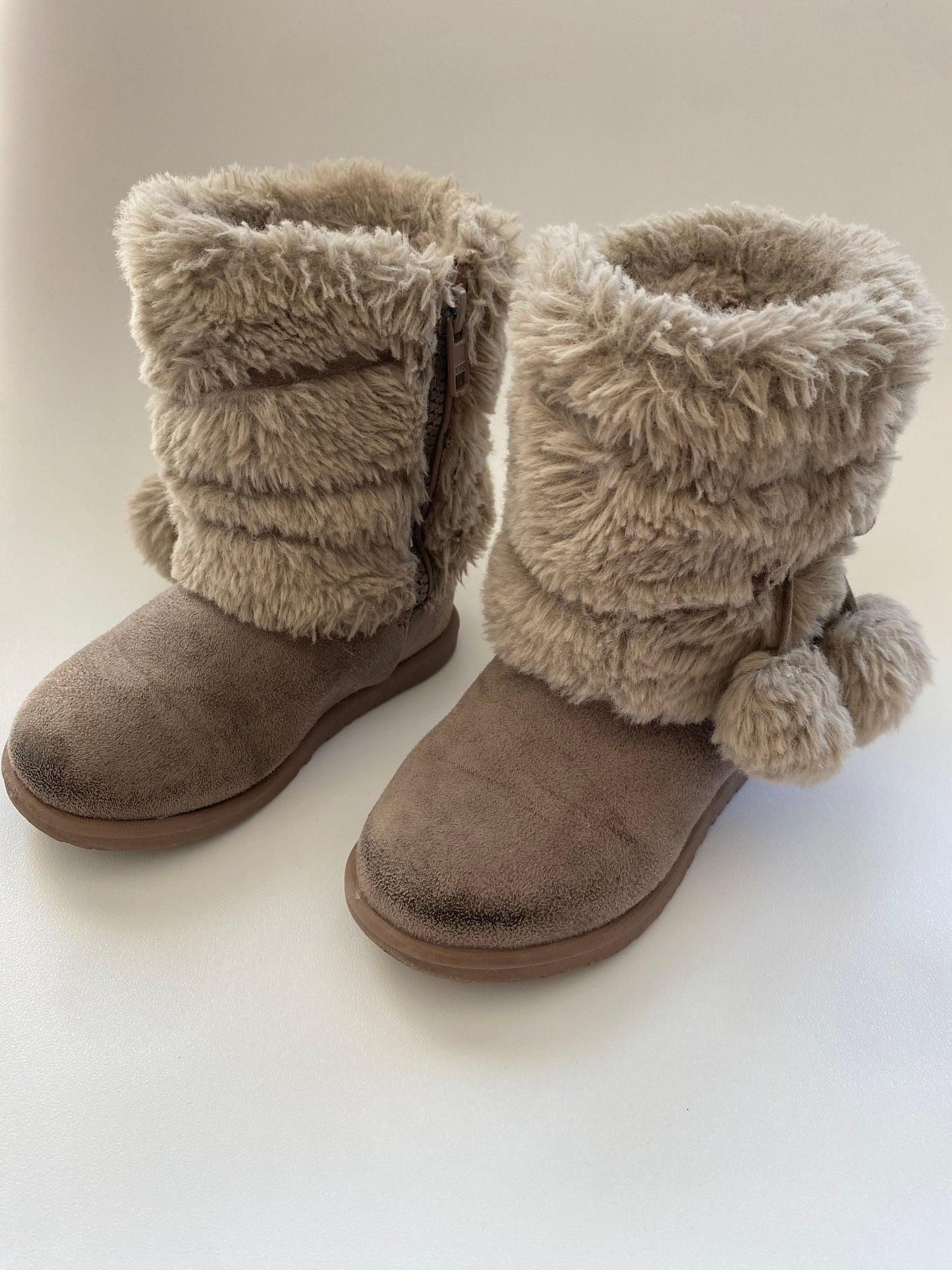 #117- Girls 8c, Makalu fur lined boots with tassels, GUC,*reduced*