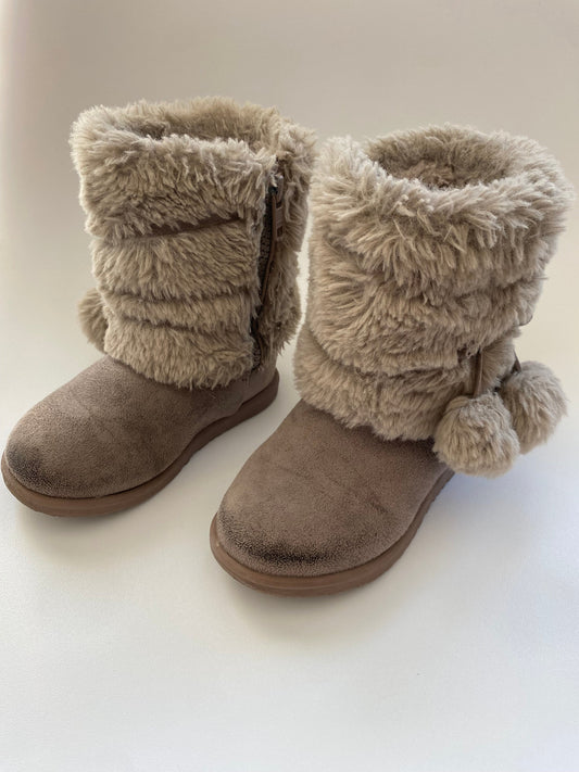 #117- Girls 8c, Makalu fur lined boots with tassels, GUC,*reduced*