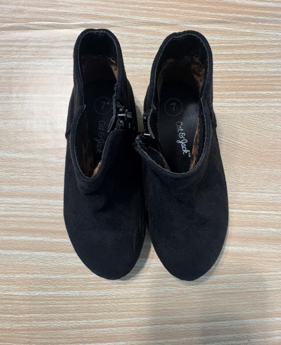 Seller #196 Girls Cat & Jack Black Ankle Suede Boots Size 7