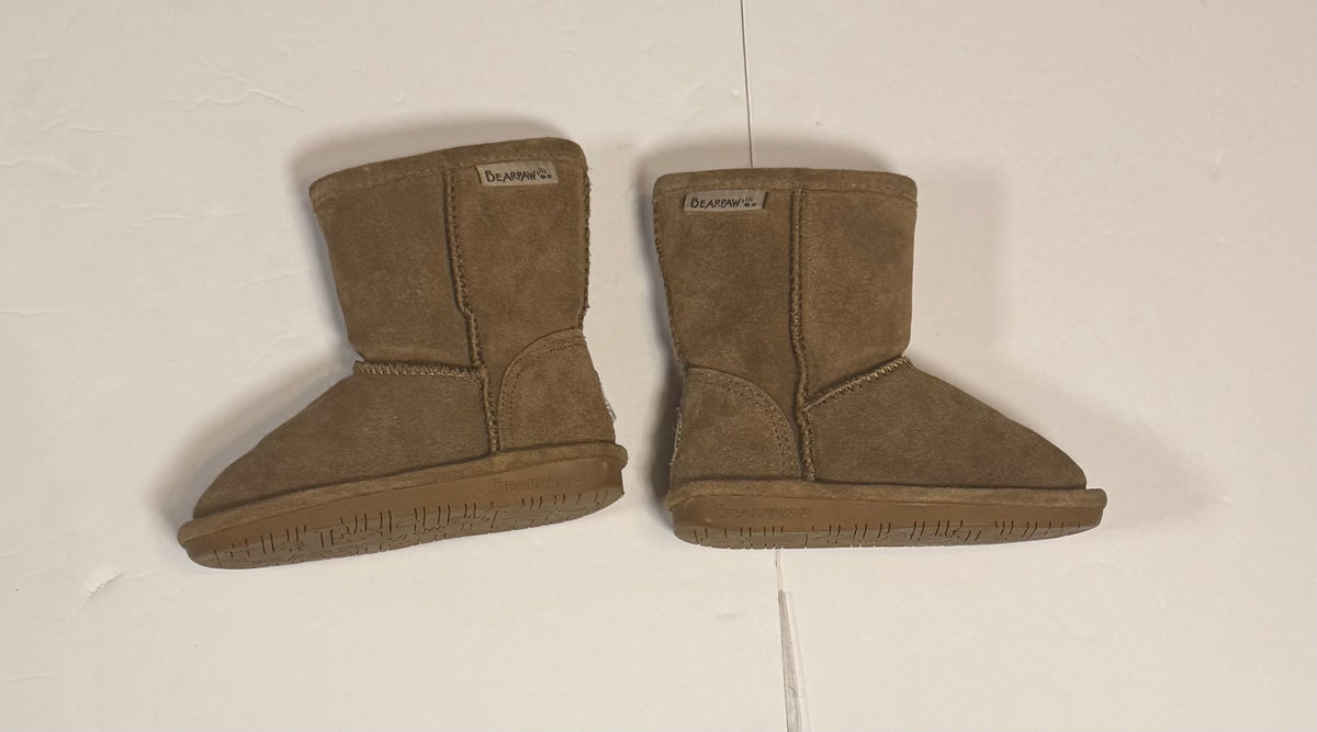 #141 Girls Shoe Size 8 BearPaw Boots