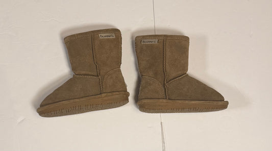 #141 Girls Shoe Size 8 BearPaw Boots